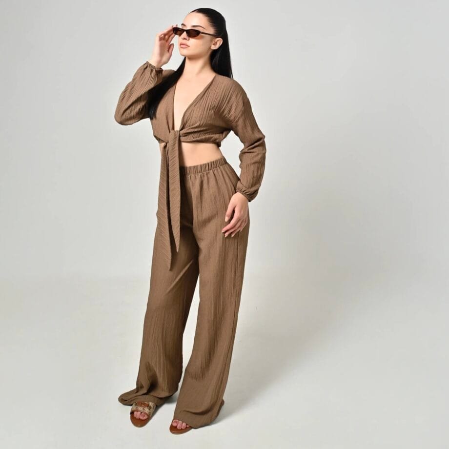 Σετ Tie-Front Top & Παντελόνι Crinkle – Earthy Brown Relaxed Fit